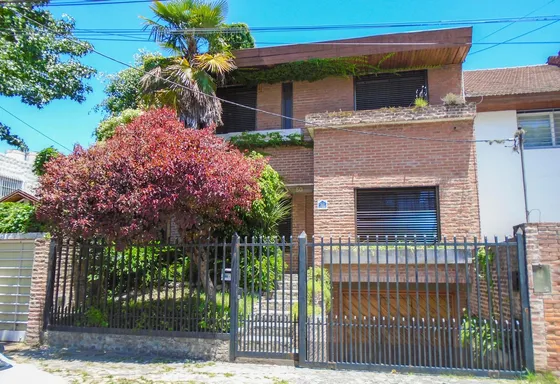 Venta Casa De 5 Ambientes En Vicente López
