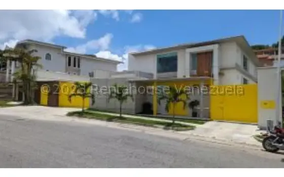#24-3353 Exclusiva Casa En Loma Linda