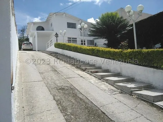 Atención Inversionista Casa En Venta En Macarena Sur Puede Ser Residencia Estudiantil #23-29652 Yosmil Carrero 