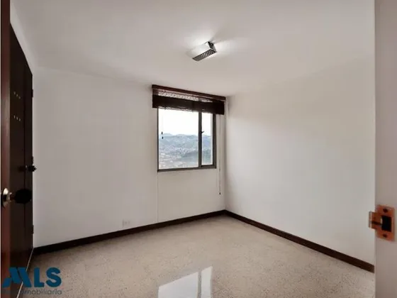 Amplio Apartamento Duplex En Las Torres De Bombona(mls#241713)