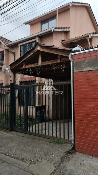 Casa En Venta De 4 Dorm. En Maipú