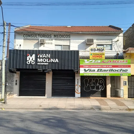Dos Locales Con Baño, Casa Al Fondo Y Departamento En Planta Alta  - Financia Propietario