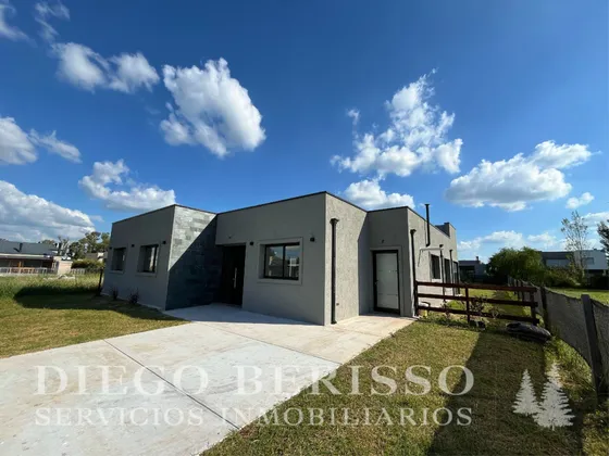 Casa En Venta En Monet