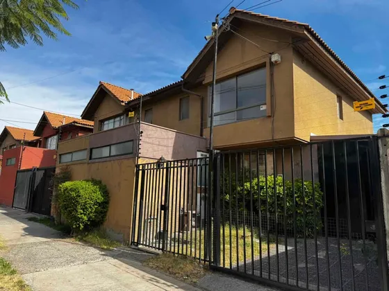 Amplia Casa De 4d 3b En Condominio Pie Andino En Puente Alto