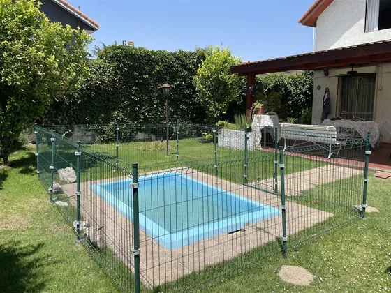Casa En Venta De 4 Dorm. En Las Condes