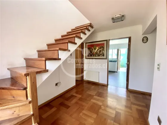 Casa En Venta De 4 Dorm. En Las Condes
