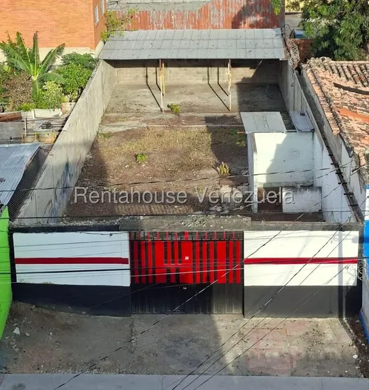 & Rafael Gamarra Ofrece En Venta Este Terreno, 26 8581, En Optimas Condiciones, En Pleno Centrro De Barquisimeto A Dos Cuadras Del Cc Cosmo.