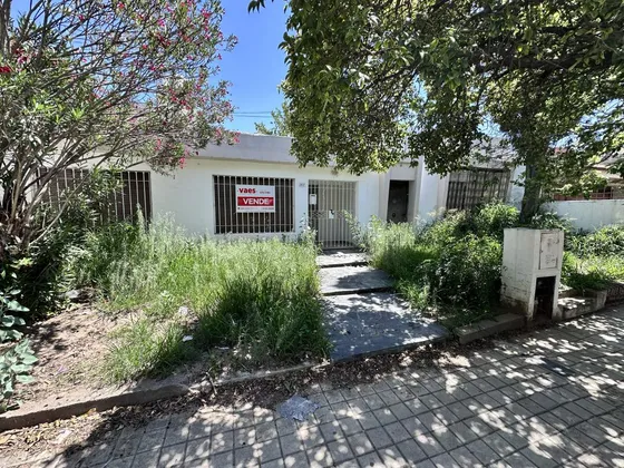 Casa De Dos Dormitorios En Venta En Alberdi