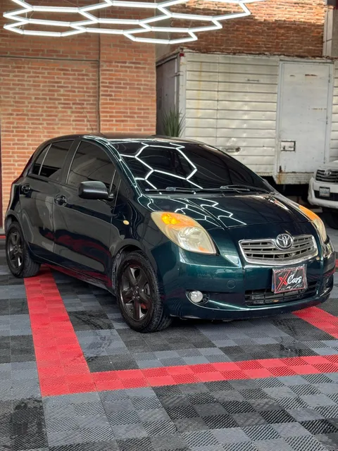 Toyota Yaris .