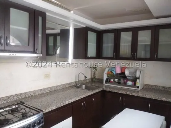 En Venta Penthouse Avenida Lara Facil Acceso A Vias Pricipales Comoda Sala Comedor Cocina Empotrada Dos Habitaciones Un Baño Amplia Terraza Posee Anexo De Una Habitacion Con Baño