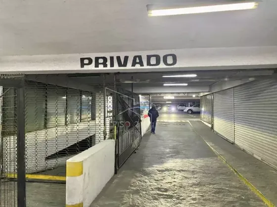 Vende Directo Dueño Estacionamiento 1° Piso (esquina)
