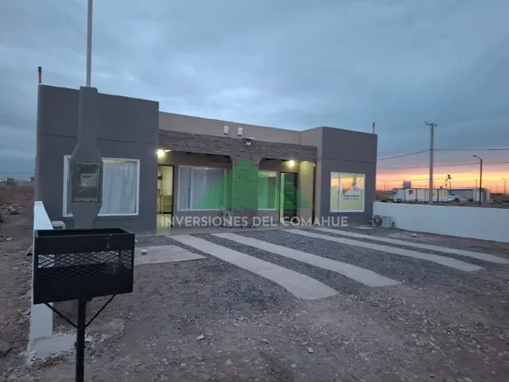 Casa En Alquiler  2 Dormitorios Y 2 Baños  Meseta De Añelo