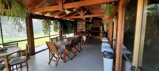 Exclusiva Casa En Venta, Cuatro Dormitorios, Gran Quincho, Granja De Funes