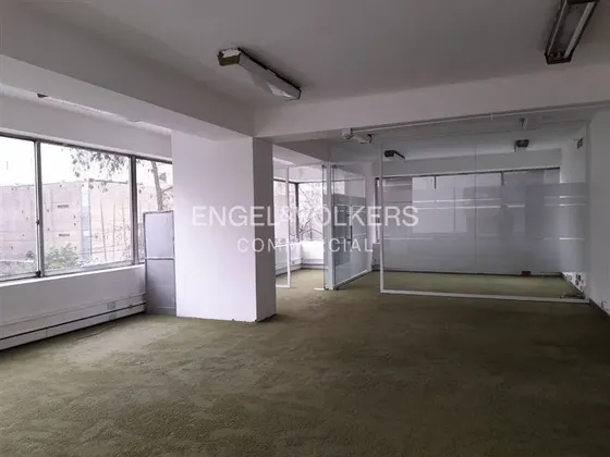 Oficina Habilitada En Arriendo En Pedro De Valdivia 300 M2