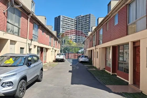 Casa En Condominio Cerrado A Pasos Del Metro