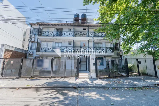 Venta Departamento 2 Ambientes Con Cochera Y Patio En Castelar.