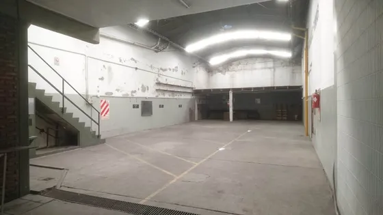 Gran Depósito Con Oficinas En Tres Plantas En Piñeyro, Avellaneda
