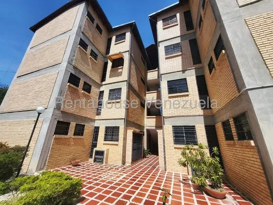 Cómodo Apartamento En Venta Urb. La Laguna I, Turmero, Edo. Aragua, 25-19561 Mv