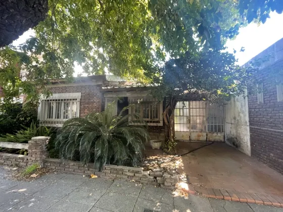 Haedo Casa En Zona Residencial