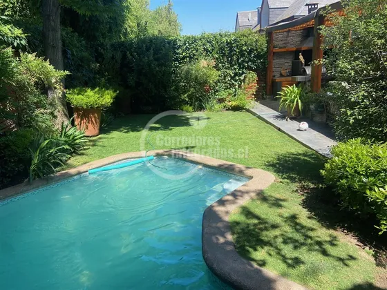 Casa En Venta De 6 Dorm. En Las Condes