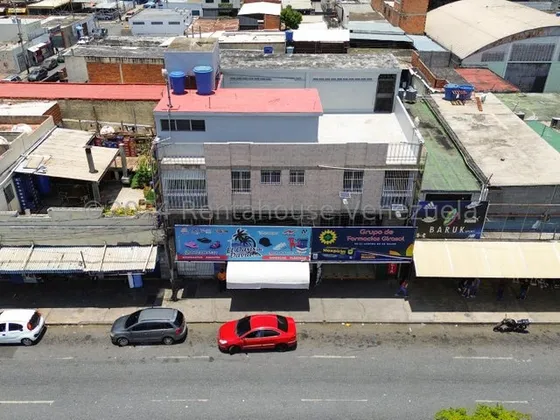 Erika Armeya Vende, Edificio Con Locales Comerciales Cercano Al Terminal De Barquisimeto. Flex: 25-2115 