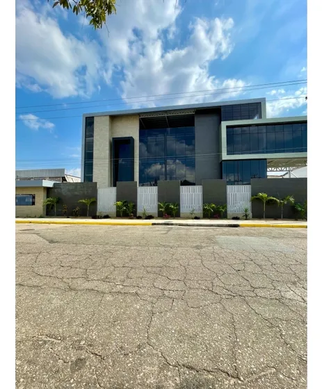 Galpón Con Showroom Y Oficinas A Estrenar En San Diego Tcl G 8587004