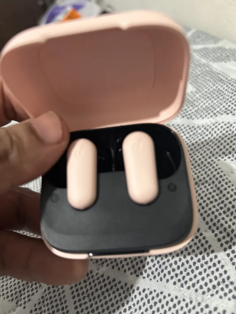 Detalhe do estojo do Soundcore P30i