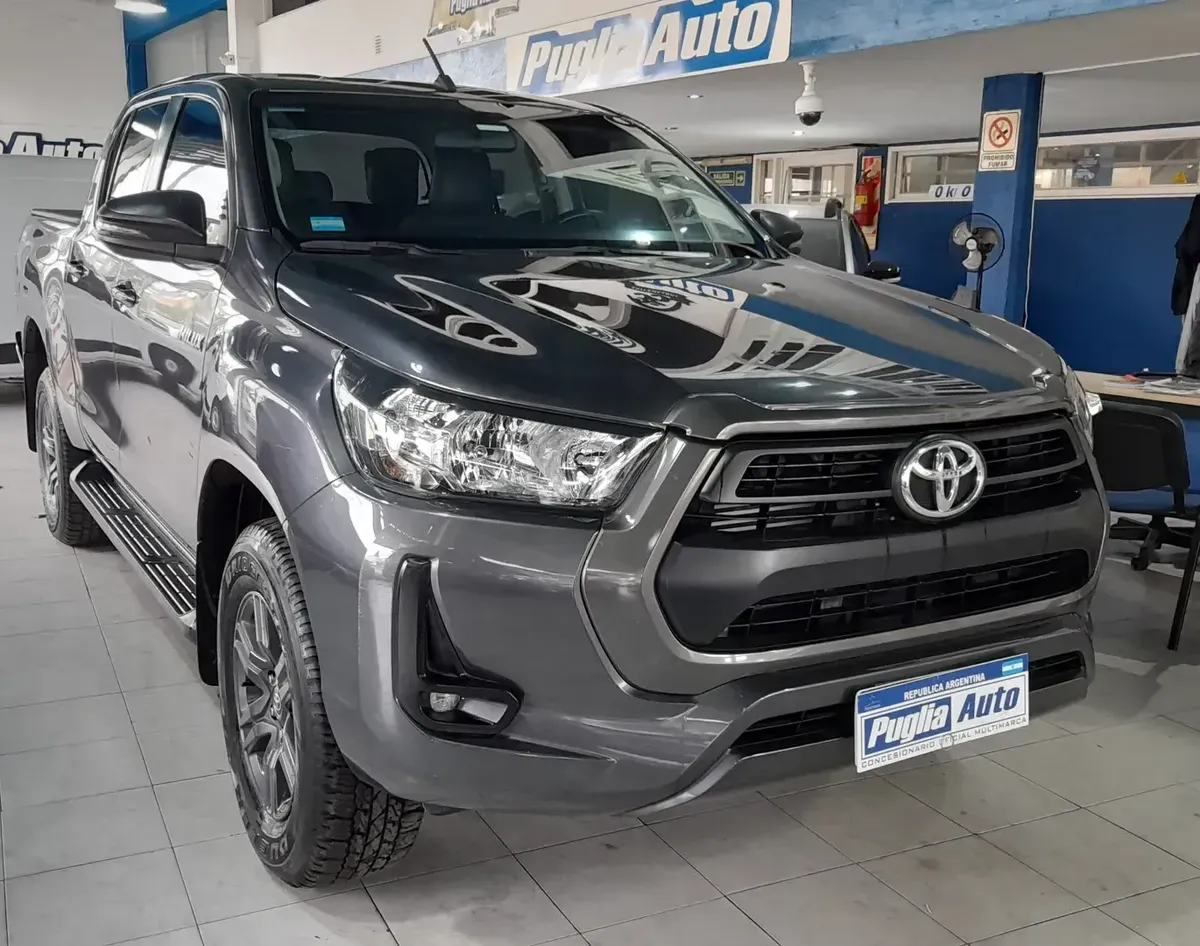 Toyota Hilux 2.4 Sr Tdi At 4x2 2023 Impecable!