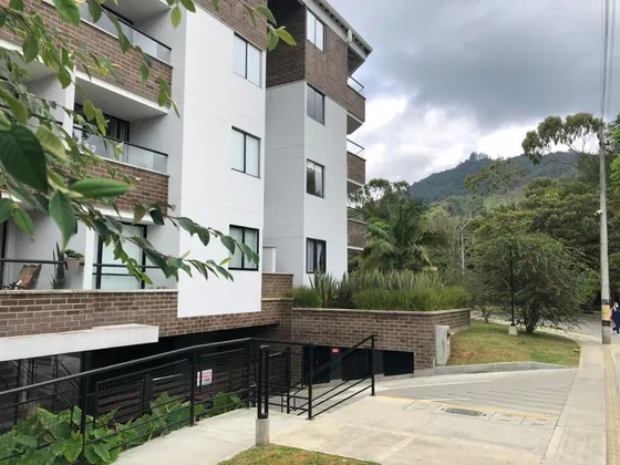 Apartamento Bien Ubicado En Maderos Del Retiro