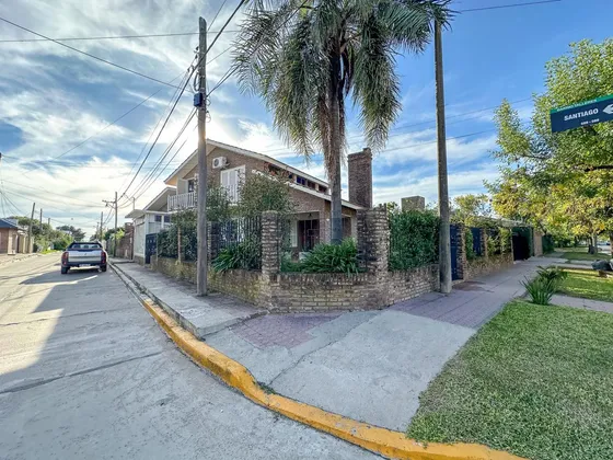 Casa En Venta 4 Dormitorios En Barrio Talleres Roldan