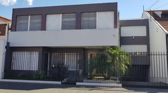 Casa En Ramos Mejía Sur Venta 5 Amb. + Playroom