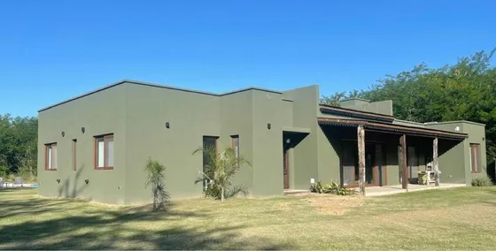Casa En Venta - 3 Dormitorios 3 Baños - 258mts2 -terreno 10,600- Monte