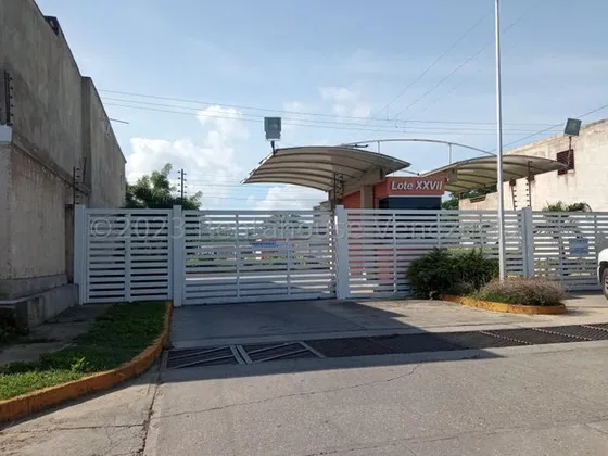 Gjg 25-22967 Oportunidad De Invertir Casa Duplex En Venta Con Terraza Ideal Para Acondicionar Al Gusto