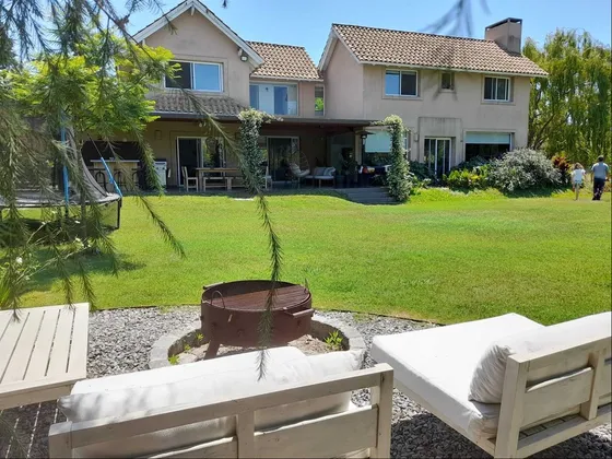 Casa En Alquiler 4 Dormitorios Altos De La Tahona Piscina