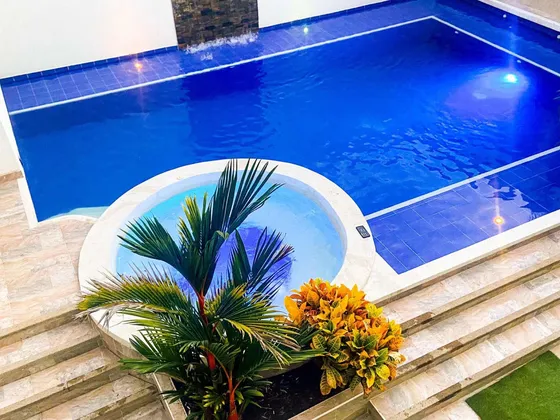 Casa Veranera, Privada Excelente Ubicación En Ricaurte Cundinamarca, Acogedora Familiar, Grupos Pequeños Y Grandes. 