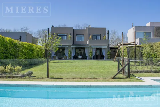 Casa En Venta En Santa Maria De Los Olivos