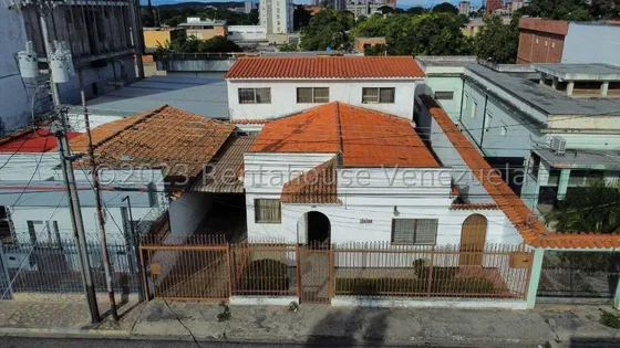 Diana Blanco Vende Espaciosa Casa En Zona Este De Barquisimeto, Residencial O Comercial De Dos Pisos.