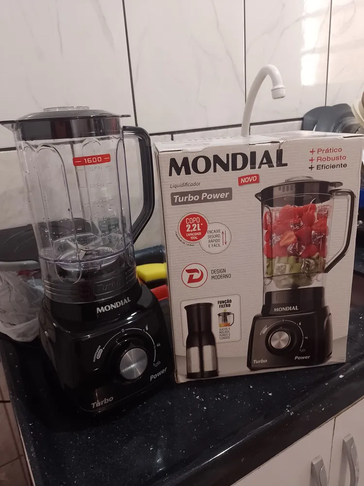 Liquidificador Mondial de frente