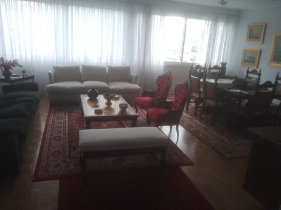 Excepcional Dpto! Piso Alto, Liv.com. Estar, 2-3 Dorms, 2 Baños, Coc. C/com Diario, Serv.completo, Buen Gge. Calefacción. Impecable Estado. Véalo!                                                     