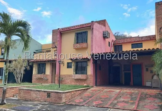Rz Vende ¡tu Hogar Ideal Te Espera En Esta Espaciosa Y Confortable Casa! Disfruta De Amplios Ambientes Para Toda Tu Familia. ¡ven A Conocerla Y Enamórate De Ella!  25-14324 Jun12