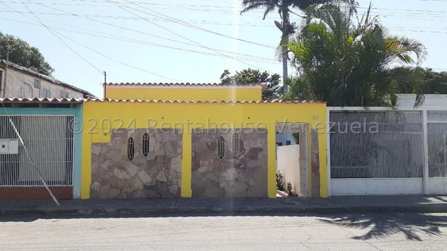 Rosa Rodríguez Vende Casa En La Zona Oeste De Barquisimeto Mls # 25-2499
