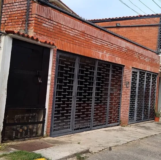 Cd. Venta Casa En Urbanización Mucuchies. Guatire.