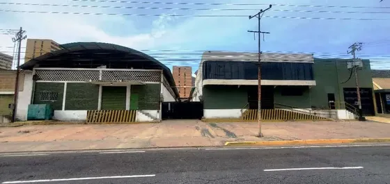 En Venta Lote De Terreno Con Dos (2) Galpones Vacíos Para Adaptarlo A Cualquier Actividad Comercial