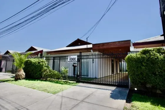 Amplia Casa De 3 Dormitorios Y 2 Baños En Curicó