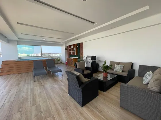 Alquiler De Amplio Apartamento En Bella Vista