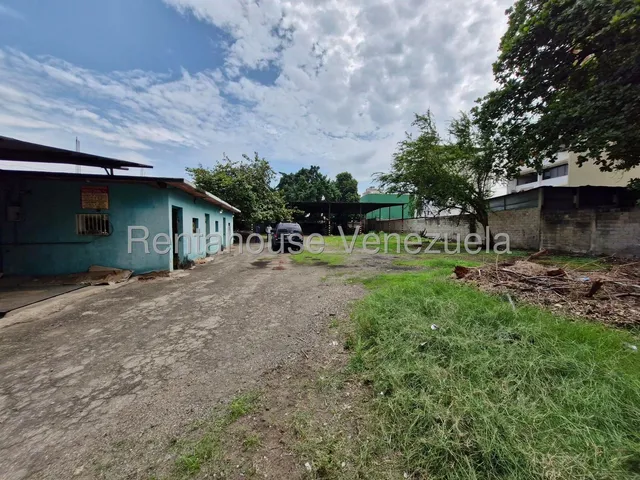 Terreno En Venta En El Centro Maracay 25-22036 Irrr