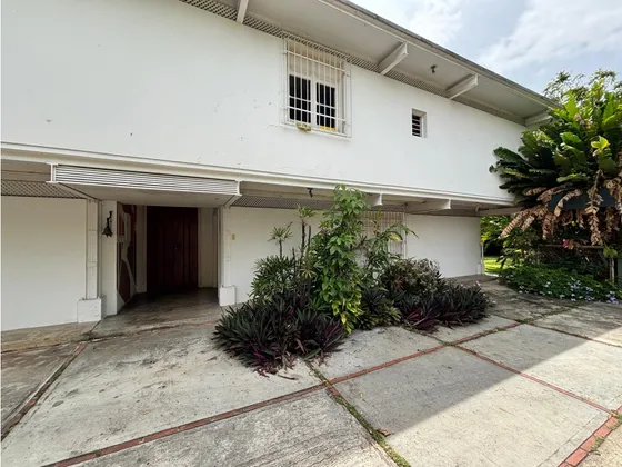 Se Vende Casa 1000m² 4h+2s/6b+s/10p Los Chorros