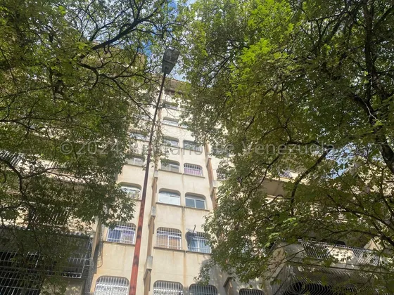 Ab  Amplio Y Comodo Apartamento Con Excelente Distribucion Ubicado En Zona Centrica De Valencia A Pocos De La Av Bolivar.
