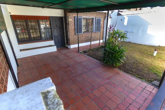 Wilde Al 600  - Venta Casa 2 Dormitorios, Patio,cochera En Fisherton