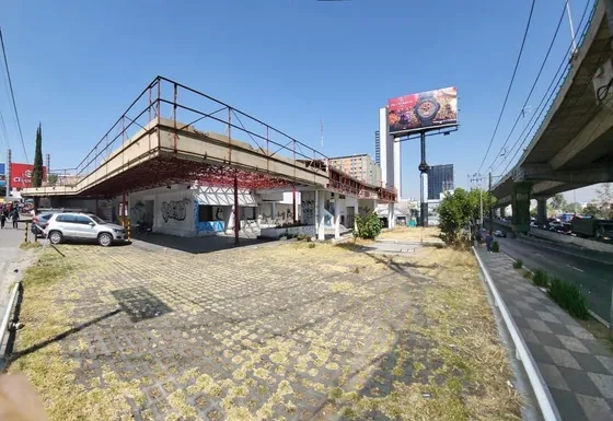 Local Comercial En Esquina Periférico Sur